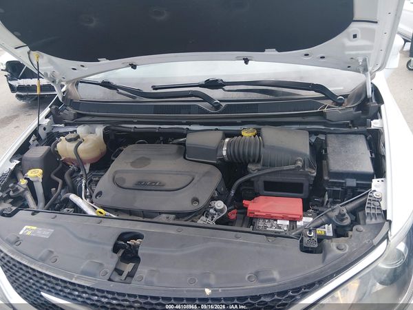 2019 CHRYSLER PACIFICA TOURING L — I10