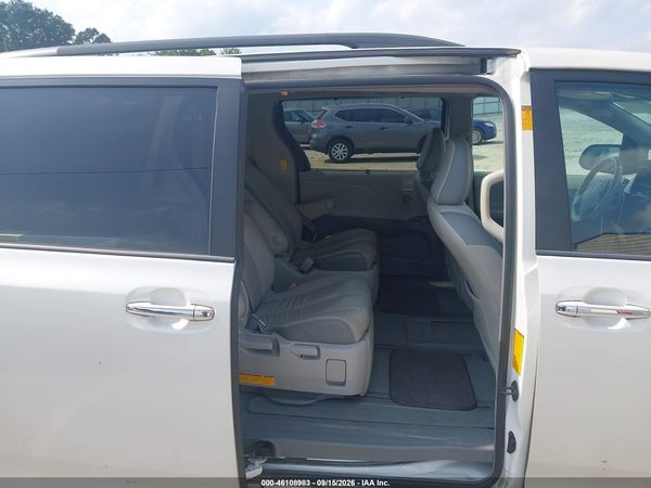 2013 TOYOTA SIENNA LIMITED 7 PASSENGER — I8