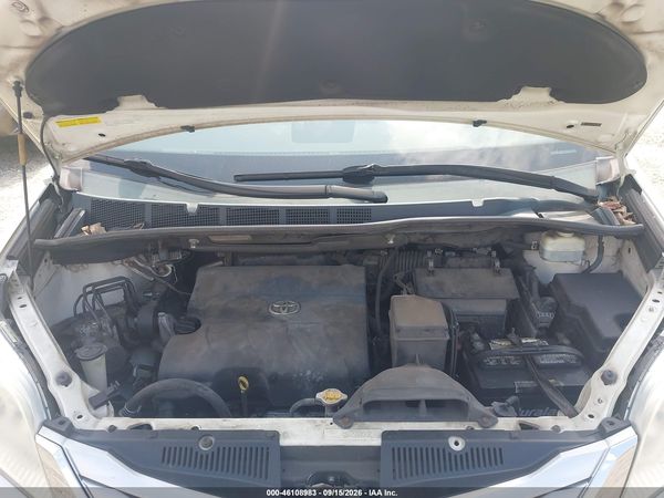 2013 TOYOTA SIENNA LIMITED 7 PASSENGER — I10