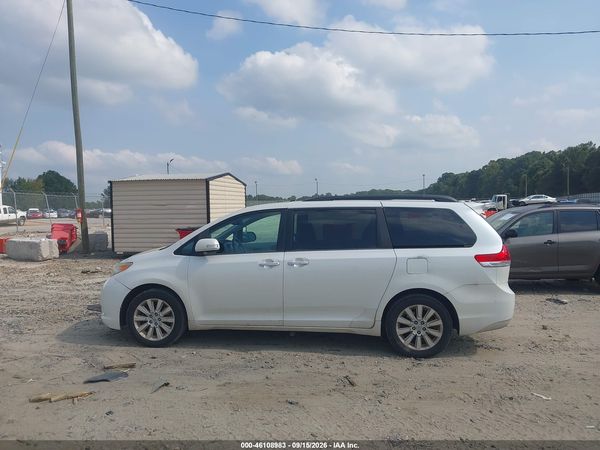 2013 TOYOTA SIENNA LIMITED 7 PASSENGER — I117