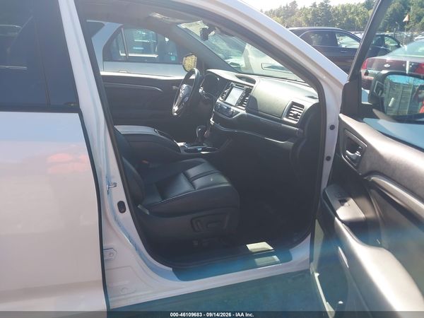 2019 TOYOTA HIGHLANDER SE — I5