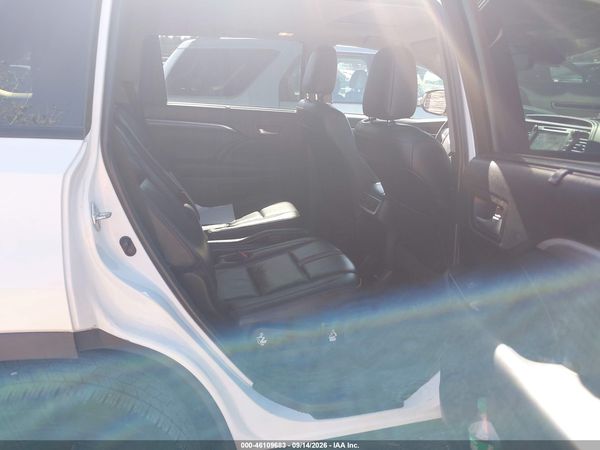 2019 TOYOTA HIGHLANDER SE — I8