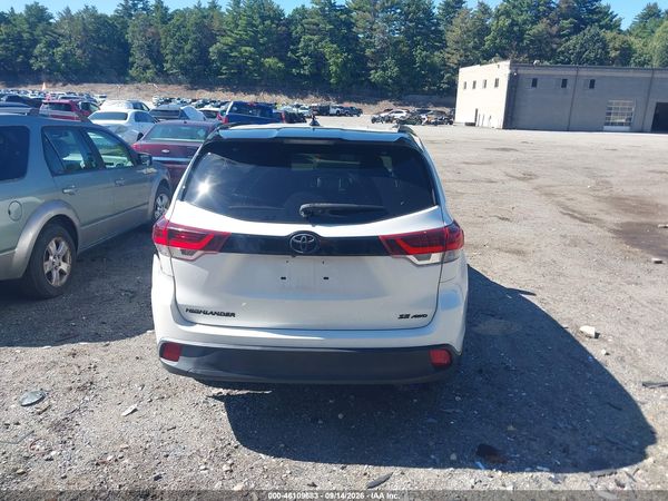 2019 TOYOTA HIGHLANDER SE — I119
