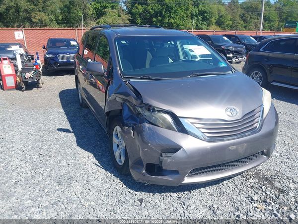 2015 TOYOTA SIENNA LE 8 PASSENGER — I6