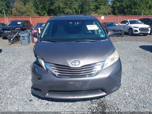 2015 TOYOTA SIENNA LE 8 PASSENGER — I115