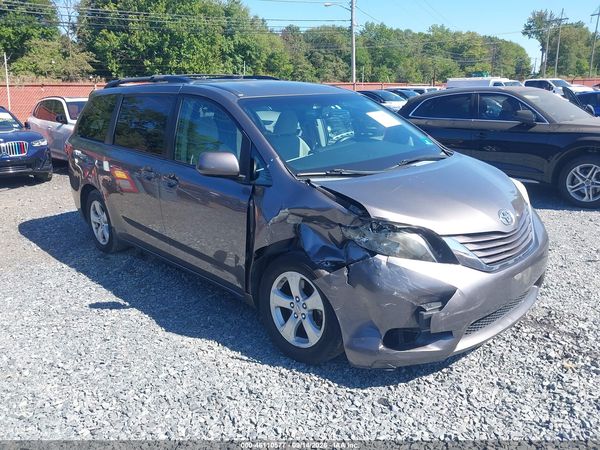2015 TOYOTA SIENNA LE 8 PASSENGER — I152