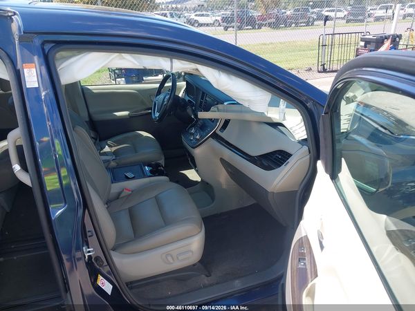 2018 TOYOTA SIENNA XLE 8 PASSENGER — I5
