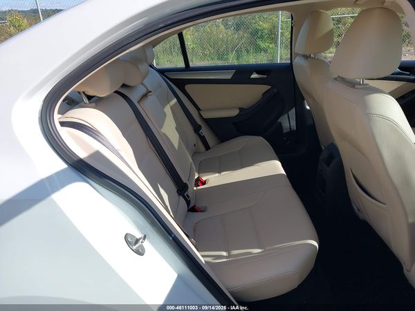 2017 VOLKSWAGEN JETTA 1.4T SE — I8