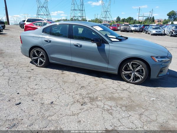 2024 VOLVO S60 B5 ULTIMATE DARK THEME — I1