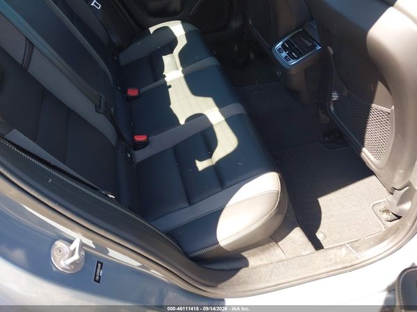 2024 VOLVO S60 B5 ULTIMATE DARK THEME — I8