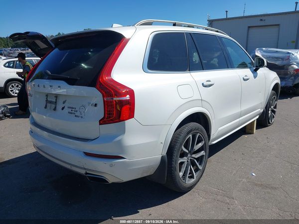 2016 VOLVO XC90 T6 MOMENTUM — I4