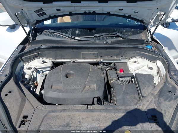 2016 VOLVO XC90 T6 MOMENTUM — I10
