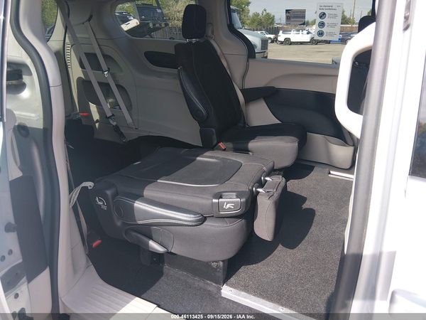 2023 CHRYSLER VOYAGER LX — I8
