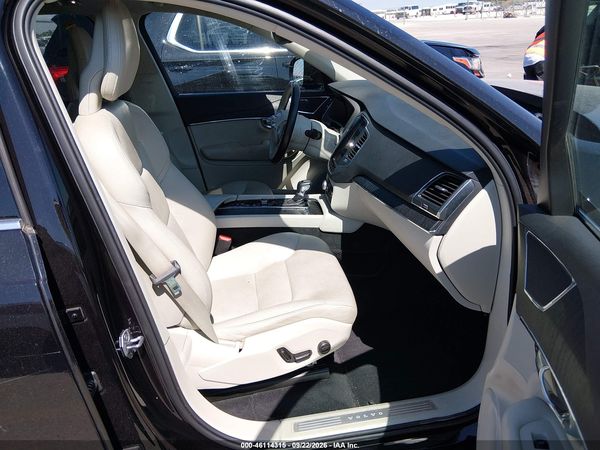 2020 VOLVO XC90 T6 MOMENTUM 7 PASSENGER — I5