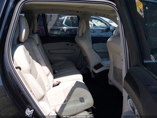 2020 VOLVO XC90 T6 MOMENTUM 7 PASSENGER — I8