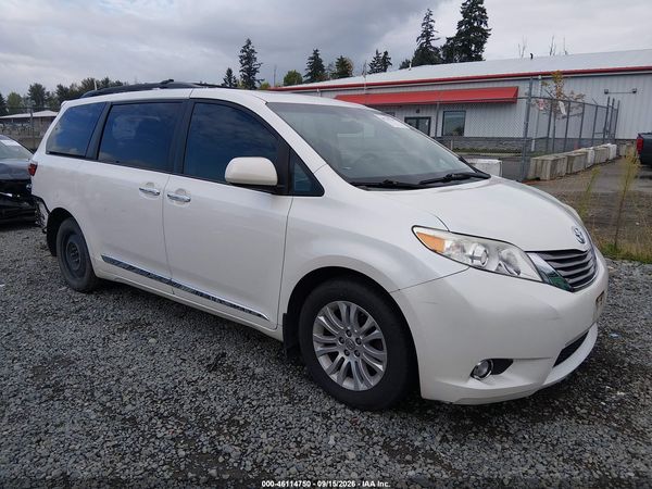 2015 TOYOTA SIENNA XLE PREMIUM 8 PASSENGER — I1