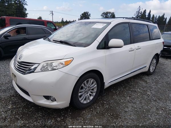 2015 TOYOTA SIENNA — I2