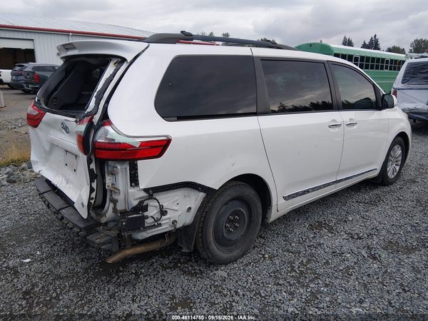 2015 TOYOTA SIENNA XLE PREMIUM 8 PASSENGER — I4