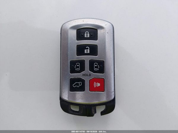 2015 TOYOTA SIENNA XLE PREMIUM 8 PASSENGER — I11