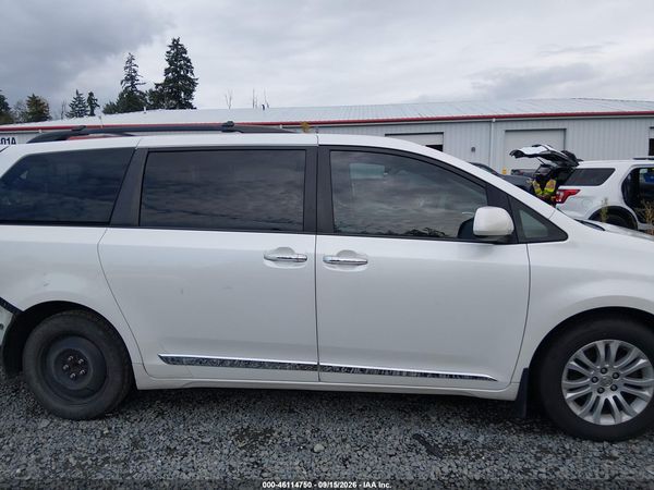 2015 TOYOTA SIENNA XLE PREMIUM 8 PASSENGER — I116