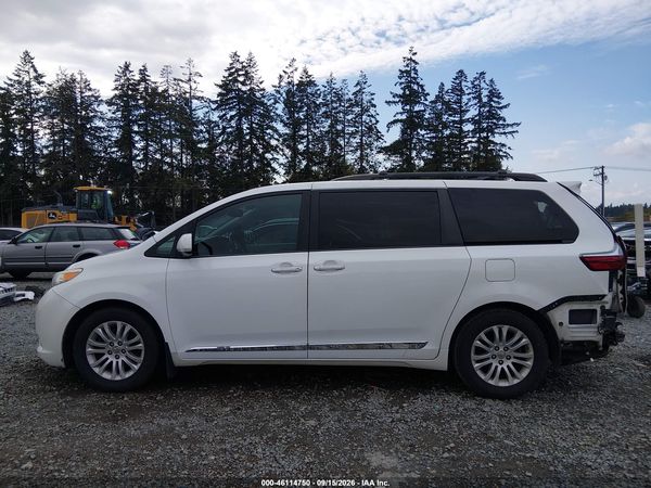 2015 TOYOTA SIENNA XLE PREMIUM 8 PASSENGER — I117