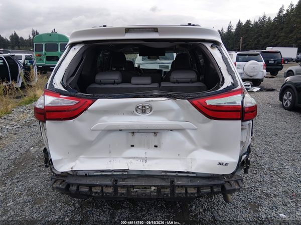2015 TOYOTA SIENNA XLE PREMIUM 8 PASSENGER — I119