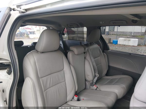 2015 TOYOTA SIENNA XLE PREMIUM 8 PASSENGER — I153