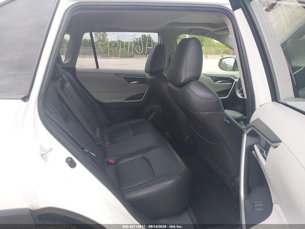 2019 TOYOTA RAV4 XLE — I8
