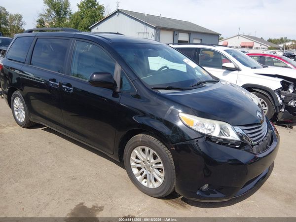 2015 TOYOTA SIENNA XLE 8 PASSENGER — I1