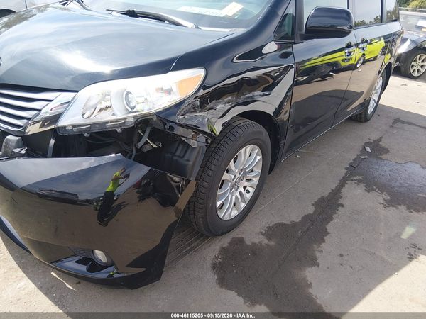 2015 TOYOTA SIENNA XLE 8 PASSENGER — I6