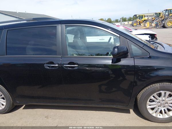 2015 TOYOTA SIENNA XLE 8 PASSENGER — I116