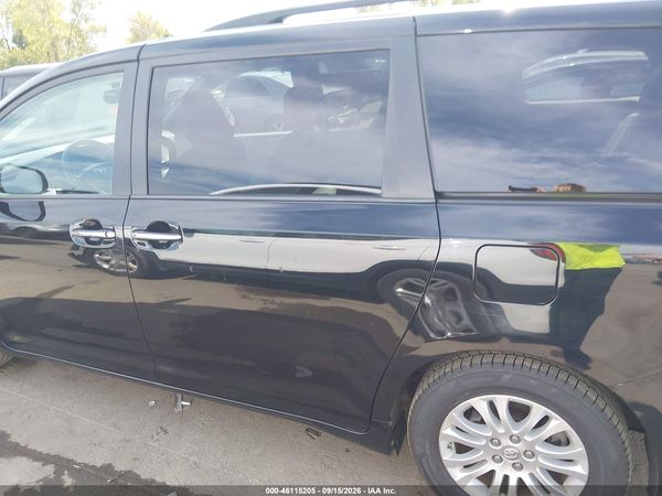 2015 TOYOTA SIENNA XLE 8 PASSENGER — I117