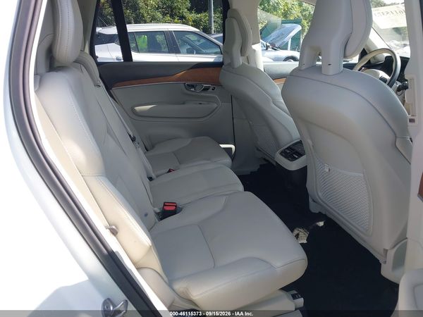 2022 VOLVO XC90 T5 MOMENTUM 7 PASSENGER — I8