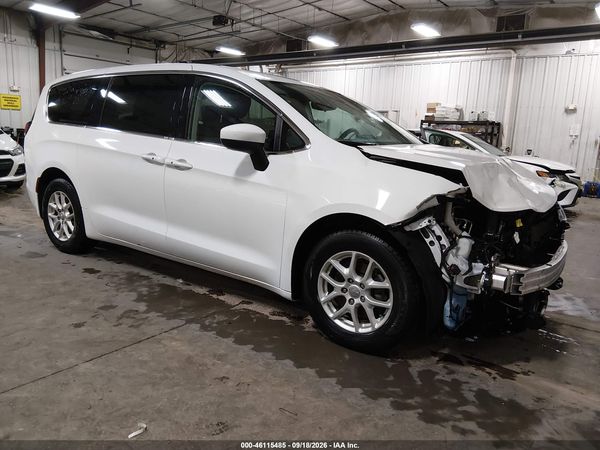 2017 CHRYSLER PACIFICA TOURING — I1