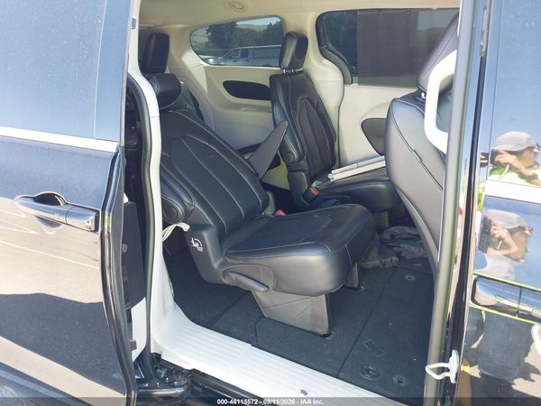 2024 CHRYSLER PACIFICA TOURING L — I8