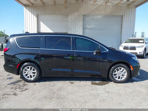 2024 CHRYSLER PACIFICA TOURING L — I116