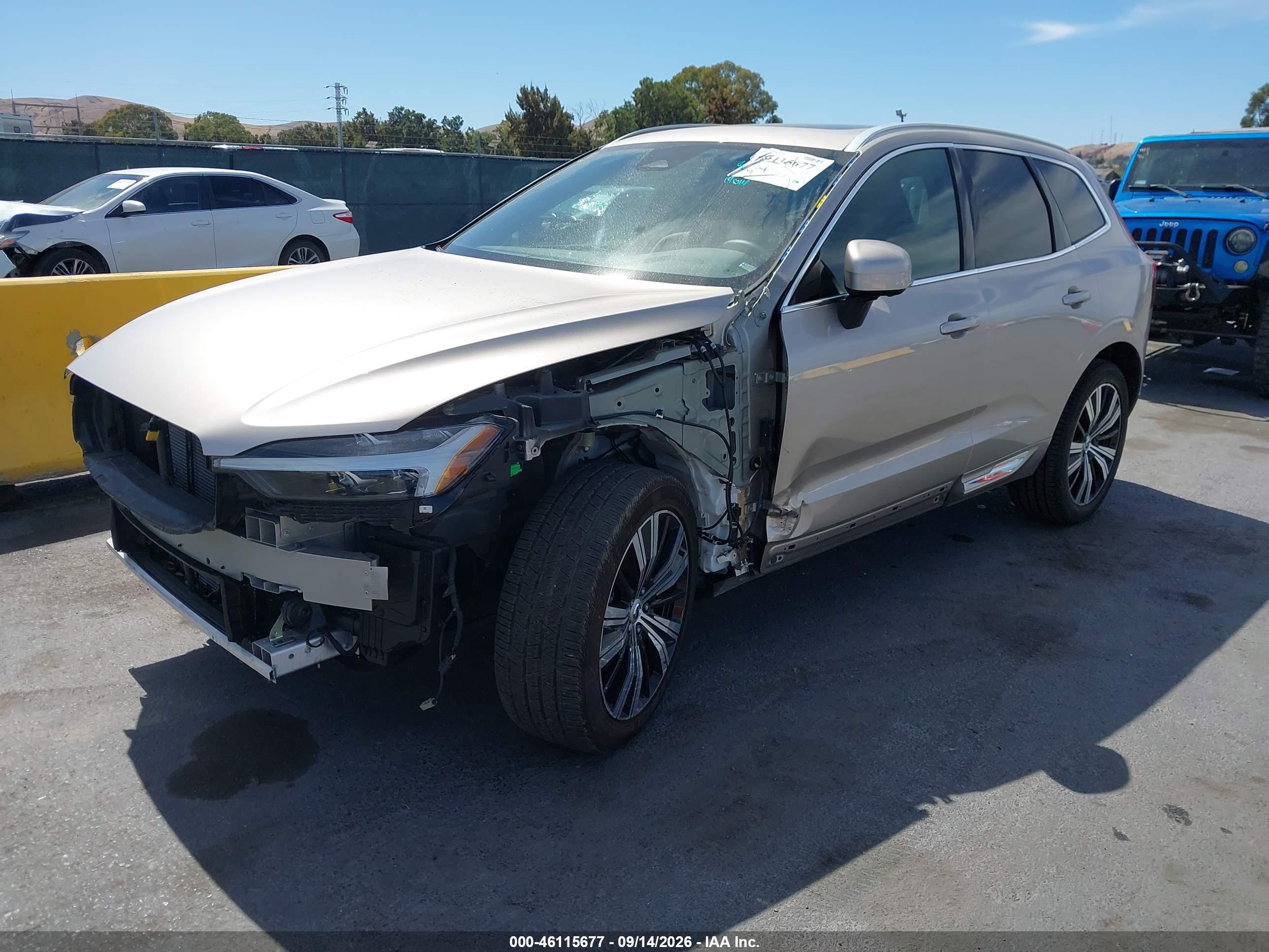 2023 VOLVO XC60 B5 PLUS BRIGHT THEME — I2
