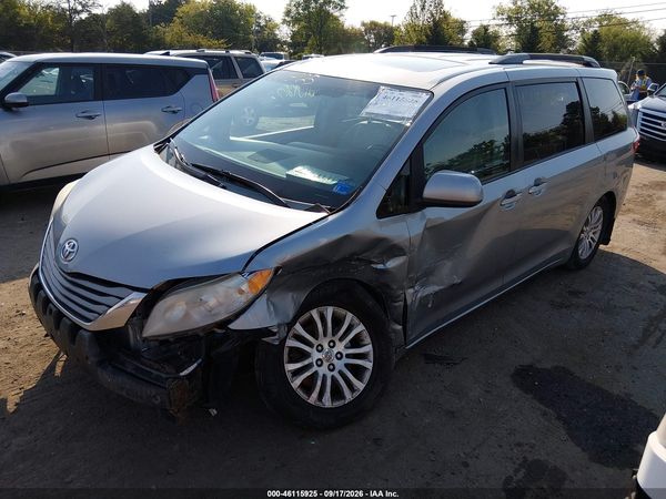 2015 TOYOTA SIENNA — I2