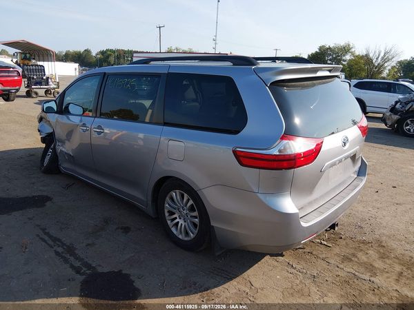 2015 TOYOTA SIENNA XLE 8 PASSENGER — I3