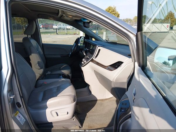 2015 TOYOTA SIENNA XLE 8 PASSENGER — I5