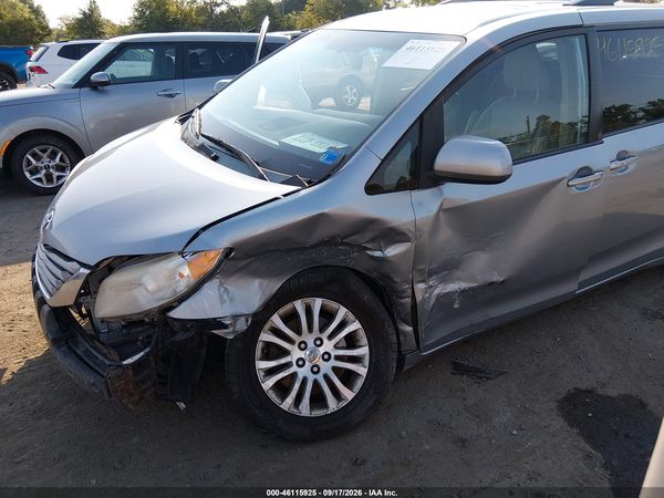 2015 TOYOTA SIENNA XLE 8 PASSENGER — I6