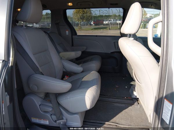 2015 TOYOTA SIENNA XLE 8 PASSENGER — I8