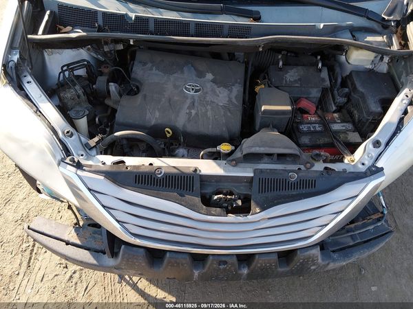 2015 TOYOTA SIENNA XLE 8 PASSENGER — I10