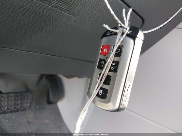 2015 TOYOTA SIENNA XLE 8 PASSENGER — I11