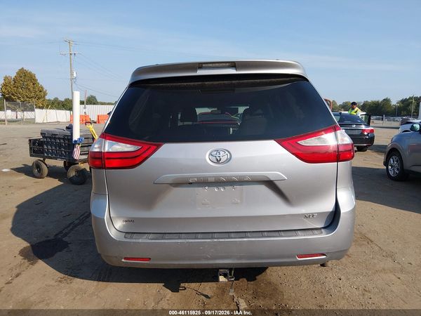 2015 TOYOTA SIENNA XLE 8 PASSENGER — I119