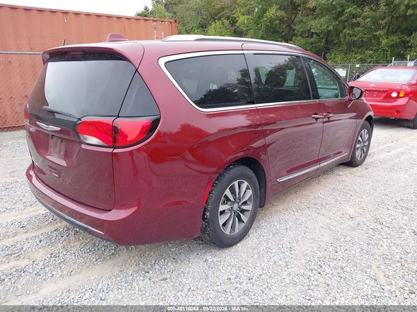 2020 CHRYSLER PACIFICA TOURING L PLUS — I4