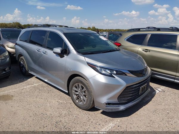 2025 TOYOTA SIENNA XLE — I1