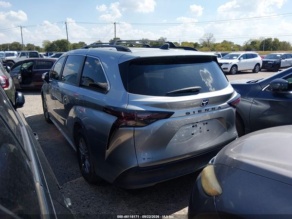 2025 TOYOTA SIENNA XLE — I3