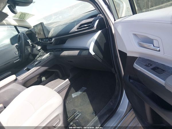 2025 TOYOTA SIENNA XLE — I5