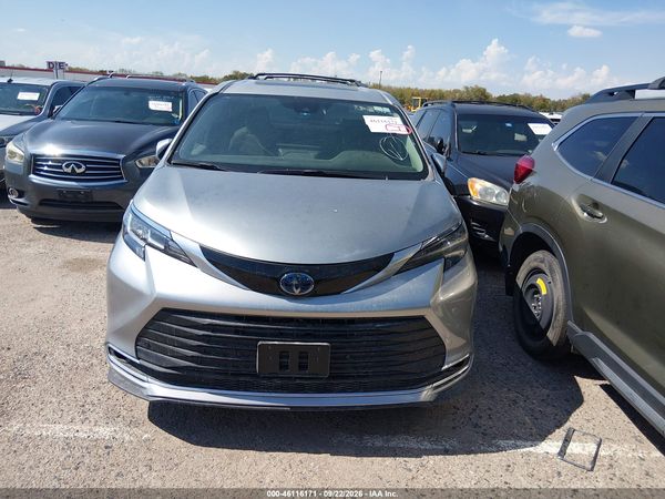 2025 TOYOTA SIENNA XLE — I115